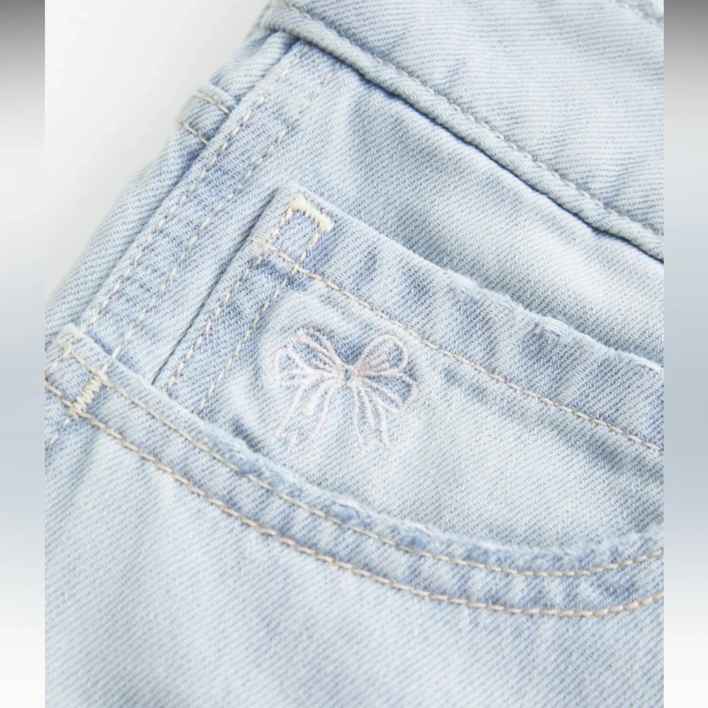 Hollister low rise baggy Jorts with pink bow detail NWT Size 8 Girly Streetwear